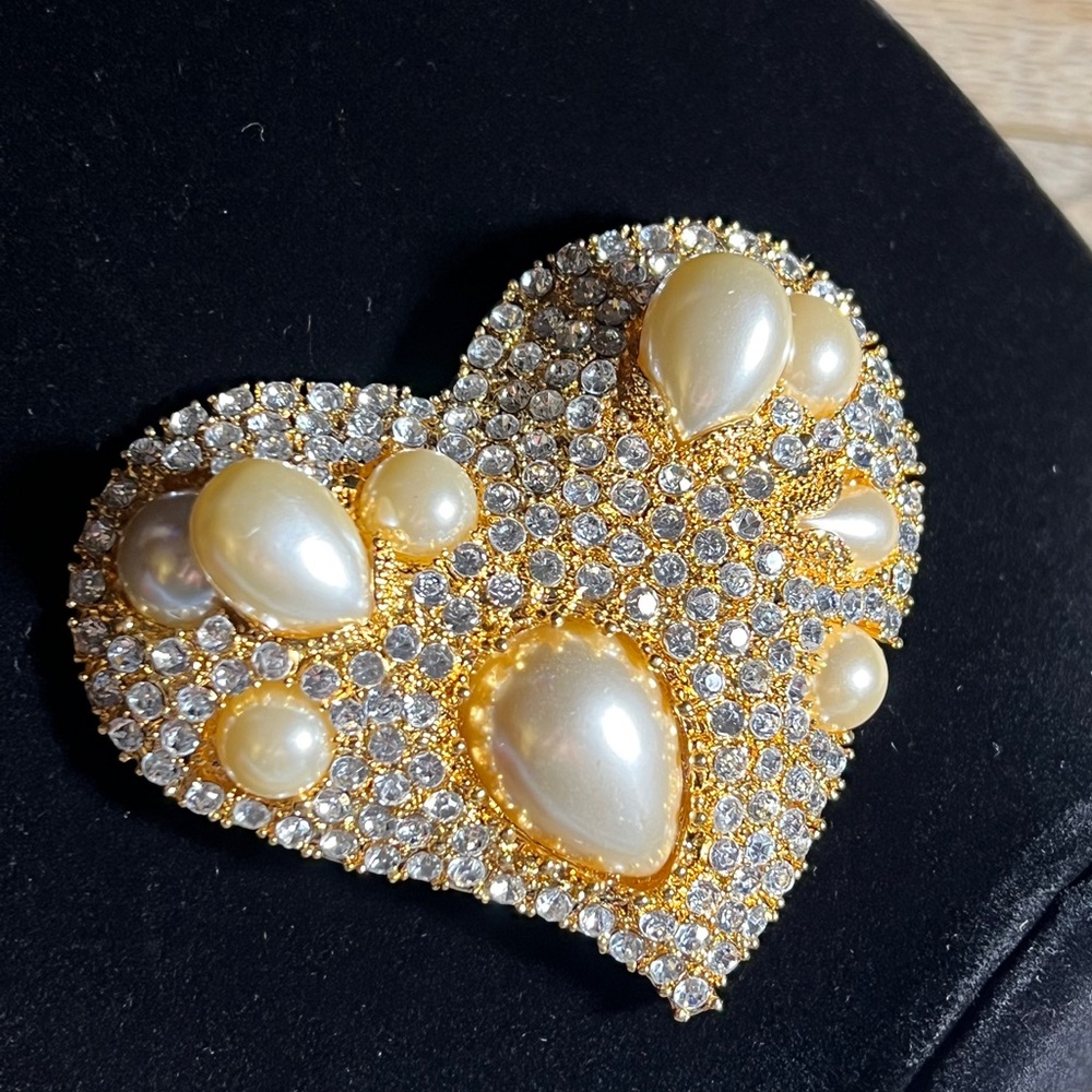Luxurious Gold and Pearl Encrusted Heart Brooch